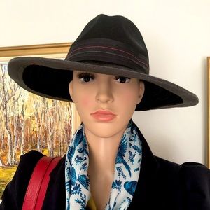 Wide brim fedora, like new